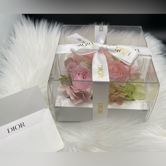 New Dior Preserved Roses - Picture 3 of 5